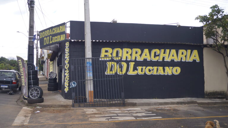 Foto da fachada do Luciano Borracheiro no bairro Santa Luzia